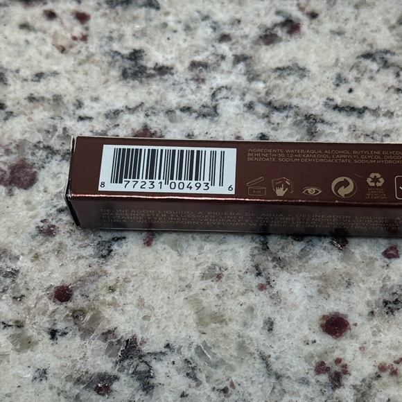 Hourglass Ultra Black Liquid Eyeliner - Picture 6 of 7